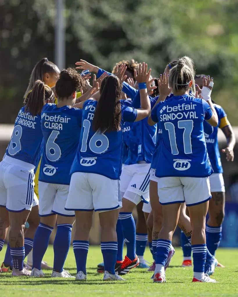 Limpia Fretes e Fabi Sandoval, do Cruzeiro comemoram vitória de 4 a 0 sobre o Atlético no jogo de ida pela semifinal do Campeonato Mineiro. Foto: Gustavo Martins/Cruzeiro/WP Assessoria Esportiva