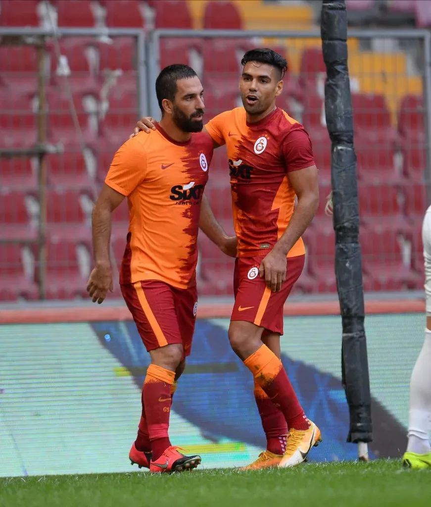 Turan y Falcao en Galatasaray
