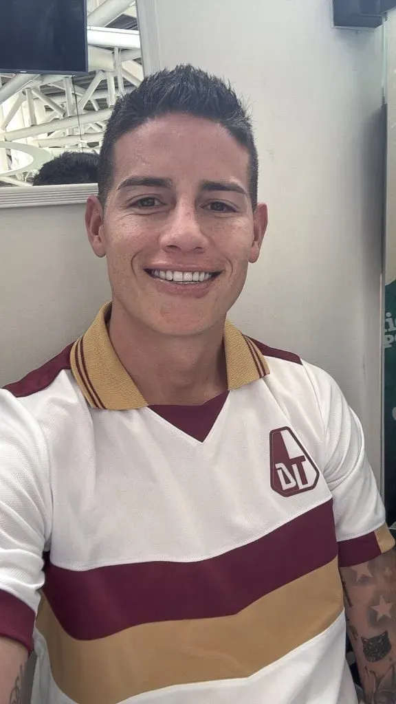Foto: X, James.