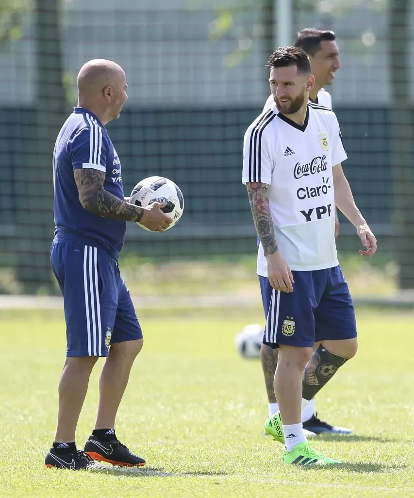 Jorge Sampaoli con Lionel Messi en la Selección Argentina. (Foto: Getty).