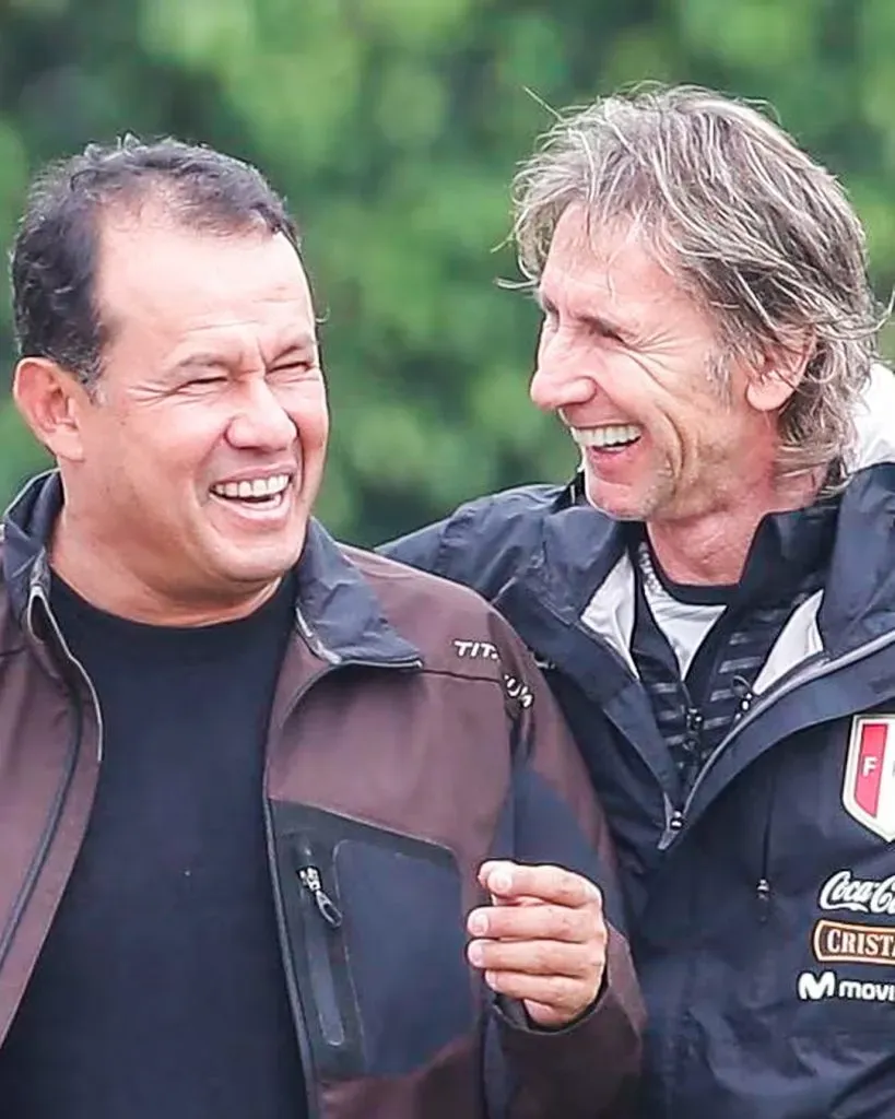 Juan Reynoso y Ricardo Gareca cuando no sabían que uno reemplazaría al otro en la Selección. | Créditos: Twitter Selección Peruana.