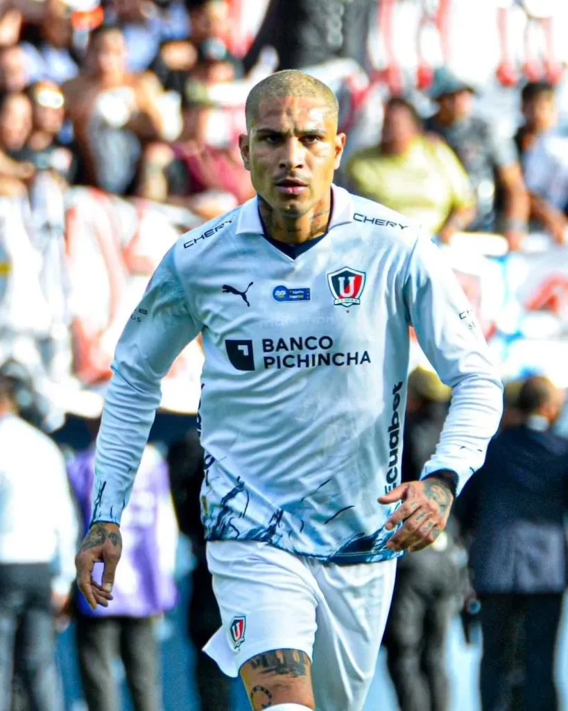 Paolo Guerrero en el último partido con LDU Quito. (Foto: Twitter).