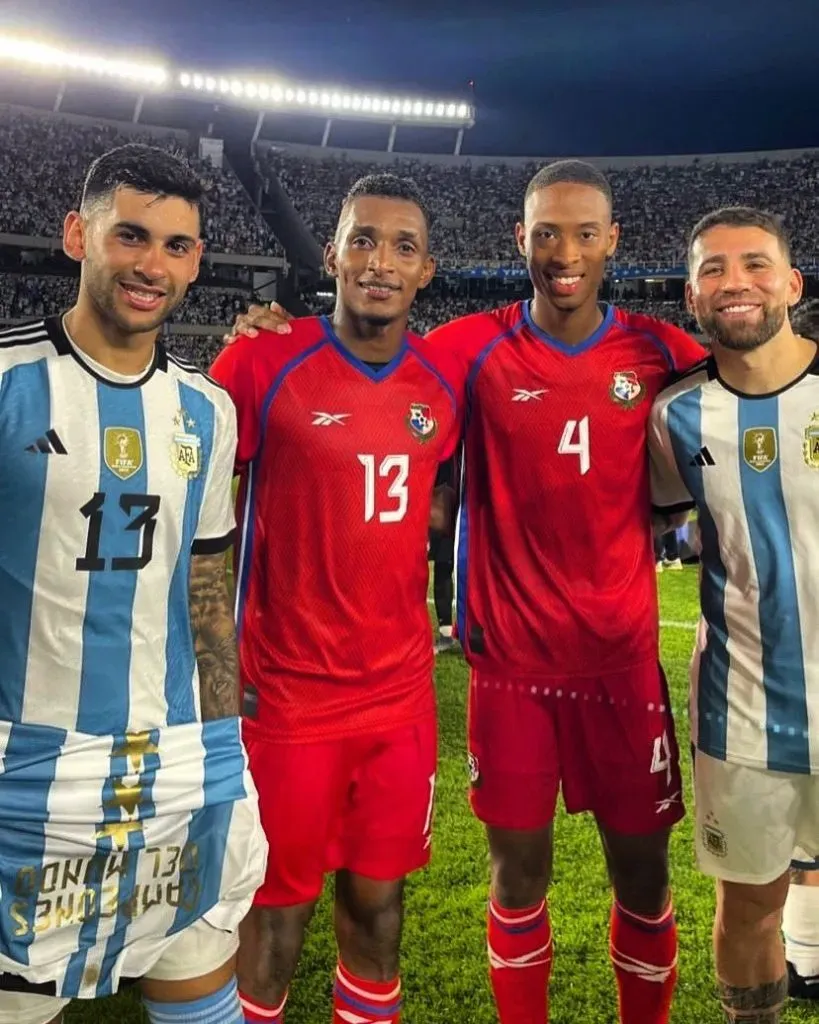 Jiovany Ramos posando en un partido entre Argentina y Panamá. (Foto: Twitter).