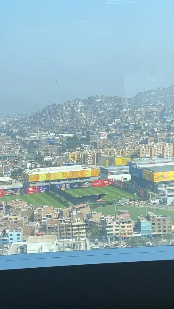 Quitan las telas negras de VIDENA. (Foto: @Francojps08 – Twitter).