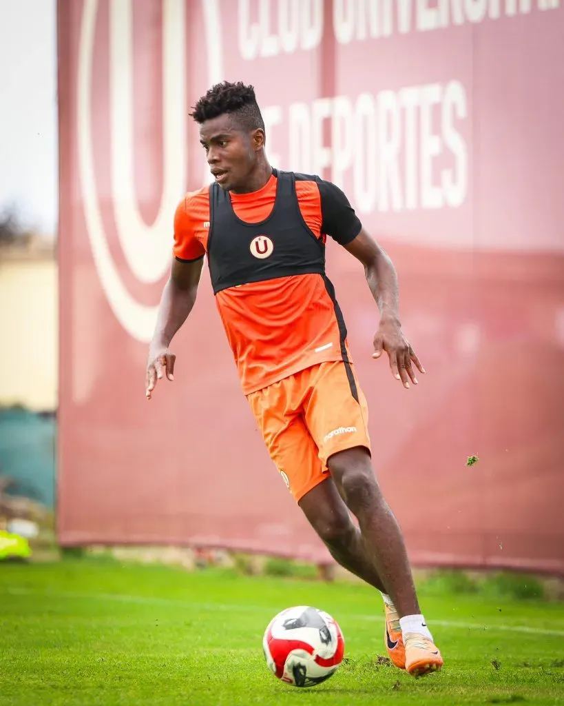 Segundo Portocarrero entrenando con Universitario de Deportes. (Foto: Universitario de Deportes).