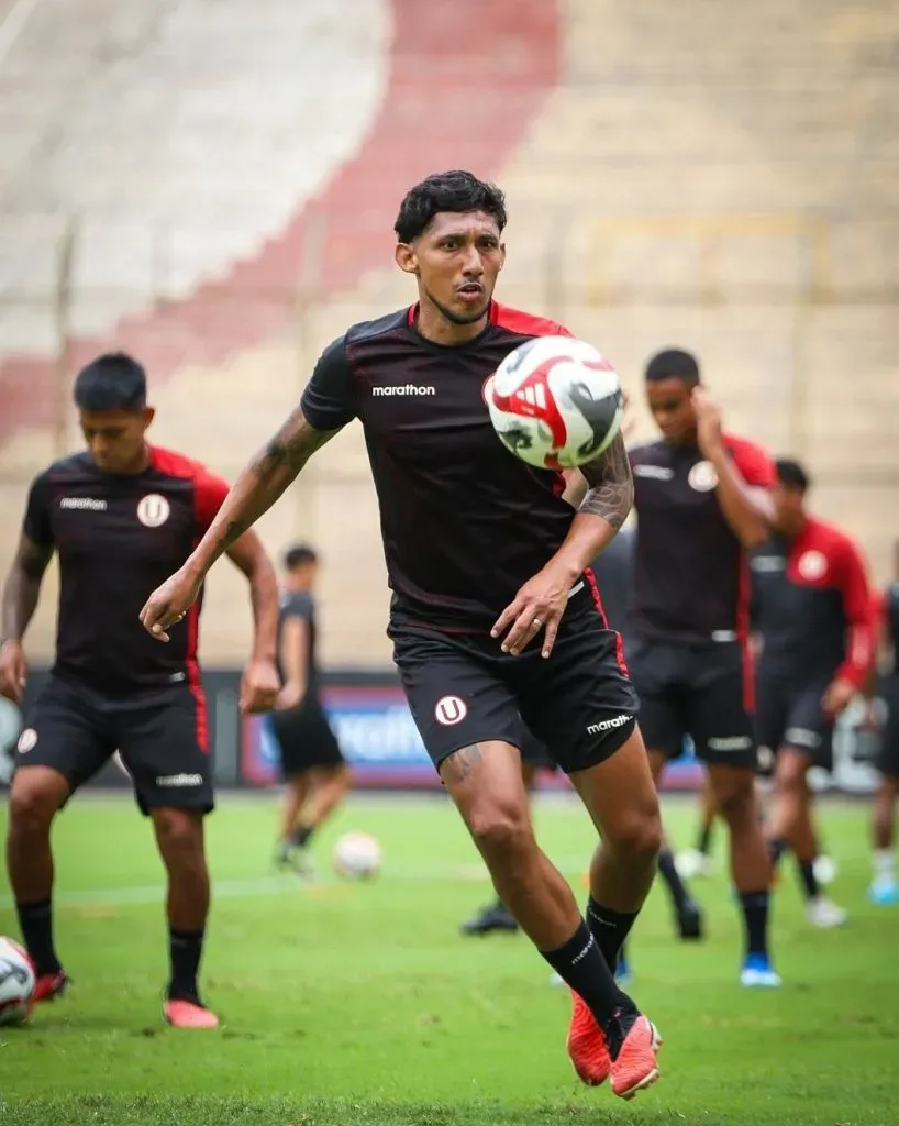 Christofer Gonzáles entrenando con Universitario. (Foto: Universitario de Deportes).