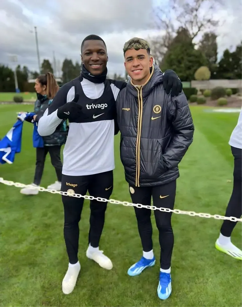 Kendry Páez también ha compartido entrenamientos con Moisés Caicedo en Chelsea. (Foto: @StudioFutbol)