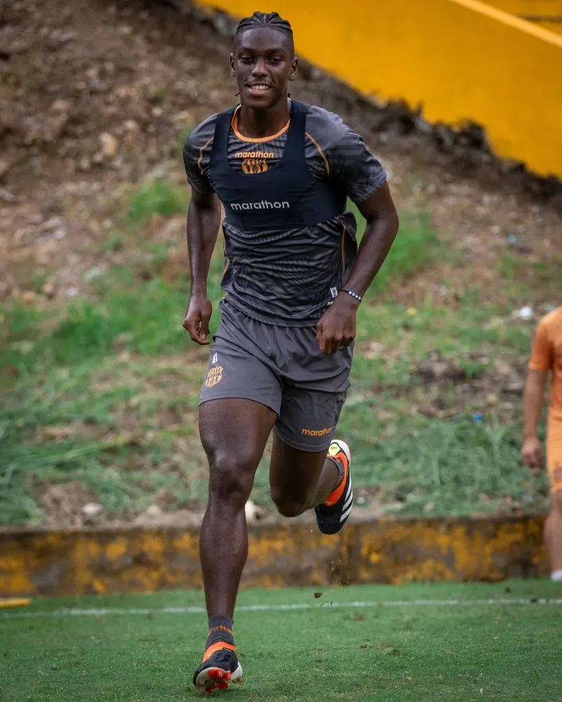 Allen Obando comenzaría por primera vez como titular en esta Copa Libertadores. (Foto: @BarcelonaSC)