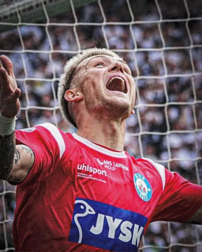 Oliver Sonne jugando en Dinamarca. (Foto: Twitter).