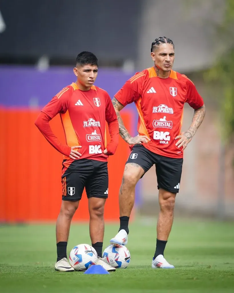Piero Quispe y Paolo Guerrero entrenando para Perú.