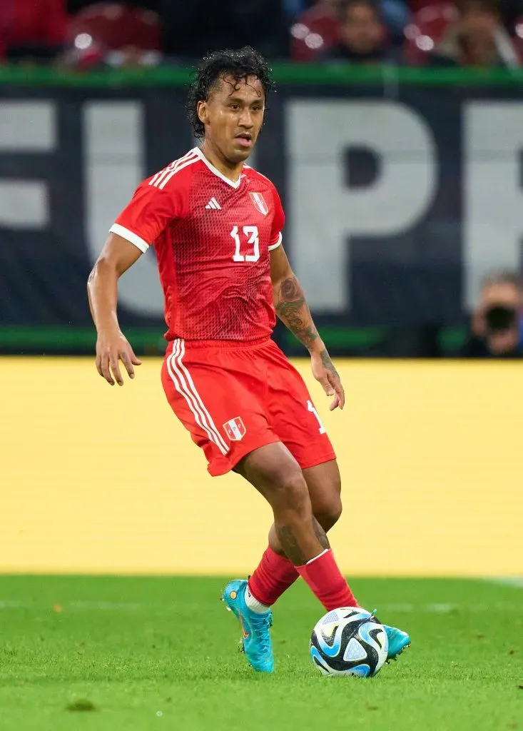 Renato Tapia jugando con la Selección Peruana. (Foto: IMAGO).