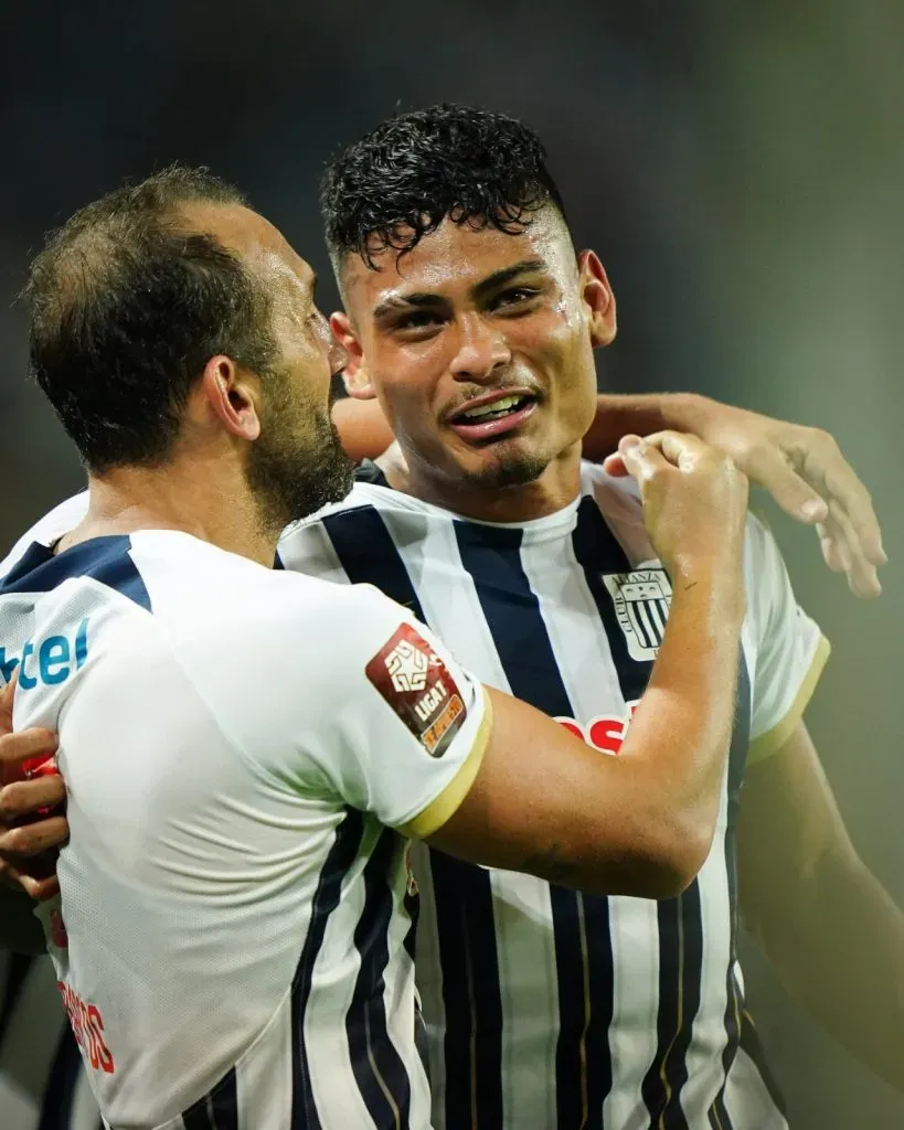 Jeriel de Santis y Hernán Barcos en Alianza Lima. (Foto: Twitter).