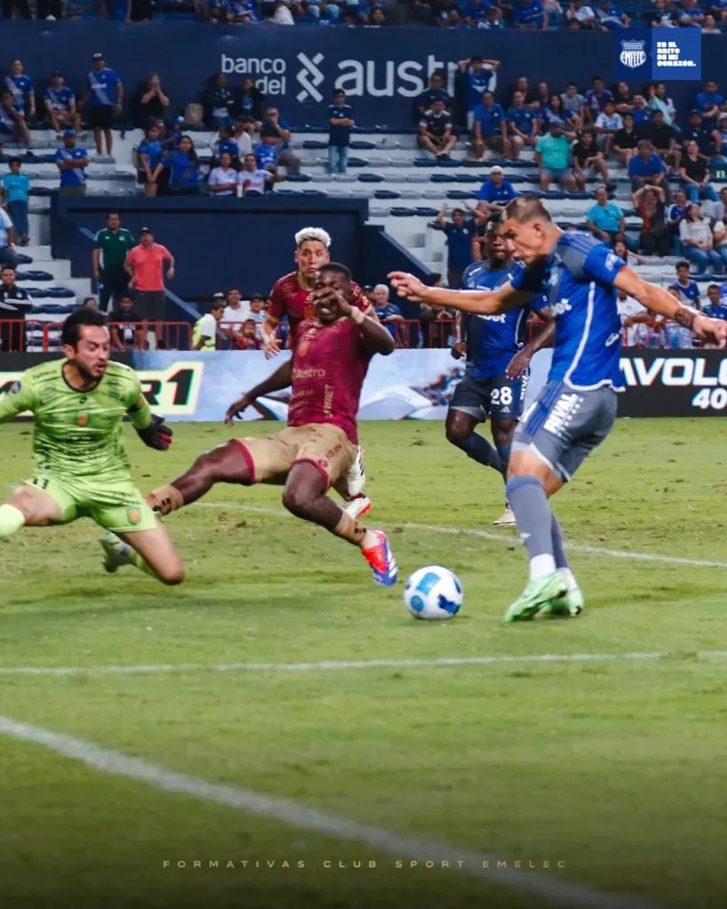 Gonzaga tuvo minutos en el partido de Emelec en la LigaPro. (Foto: @CSEmelec)