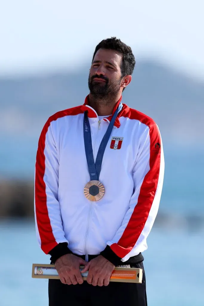 Stefano Peschiera con su medalla de bronce. (Foto: IMAGO).