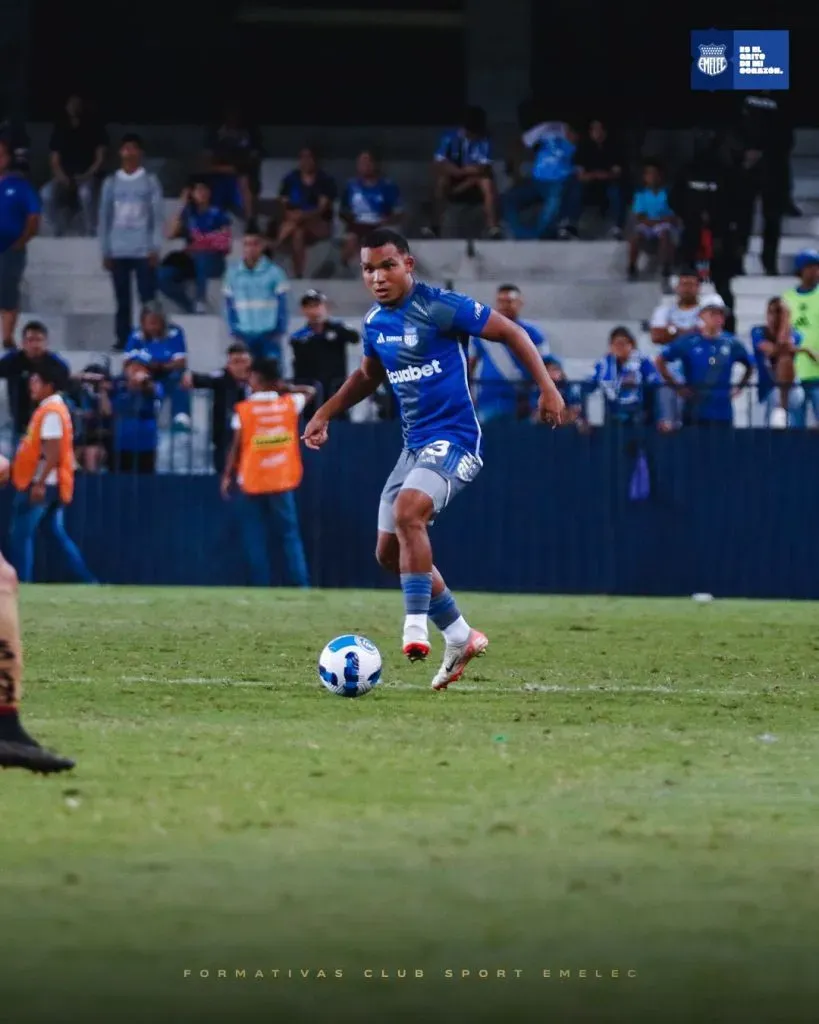 Elkin Muñoz debutó en esta etapa con Emelec. (Foto: @CSEmelec)