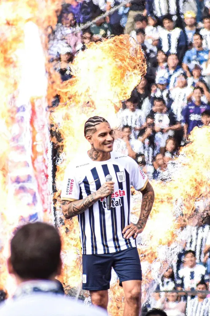 Paolo Guerrero en su presentación con Alianza Lima. (Foto: Tabatha Belén).