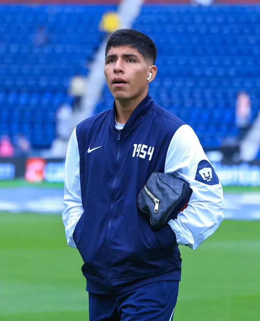 Piero Quispe en la previa del partido Pumas UNAM vs. América de México. (Foto: Twitter).