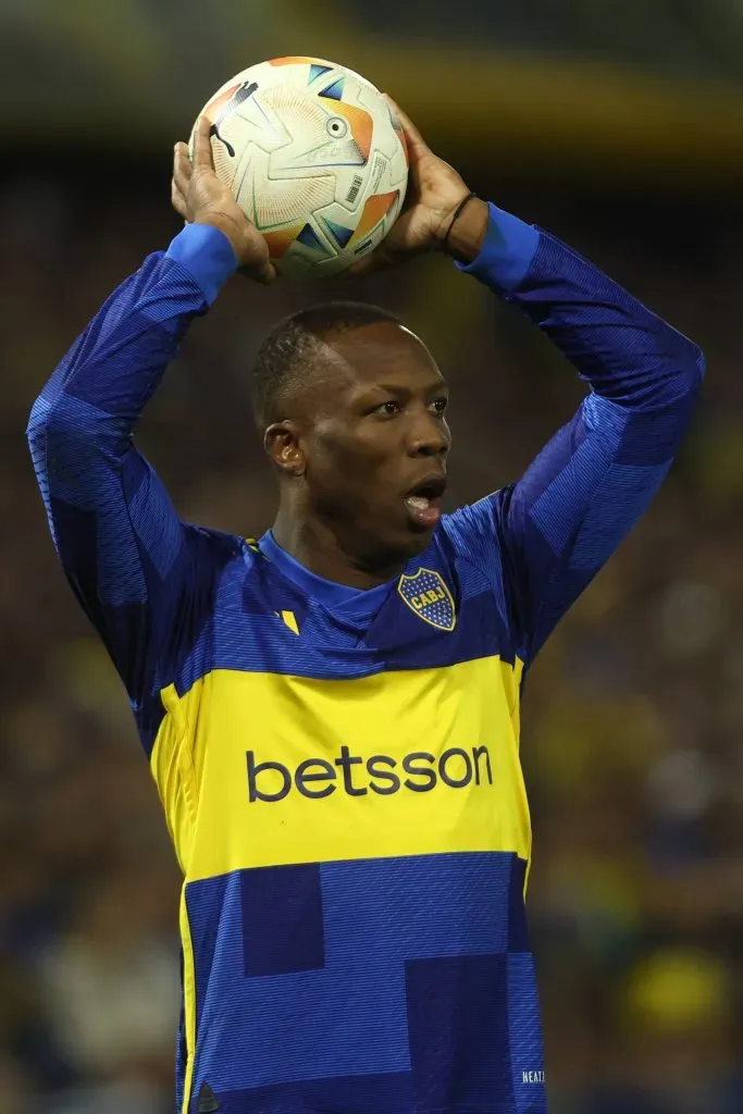 Luis Advíncula jugando en Boca Juniors. (Foto: IMAGO).