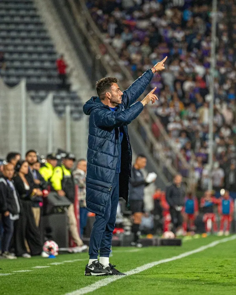 Mariano Soso dirigiendo en el Estadio de Matute. (Foto: A Presión).