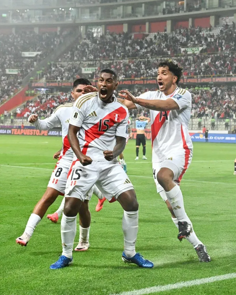 Araujo festejando su gol con Perú ante Uruguay. (Foto: Selección Peruana)