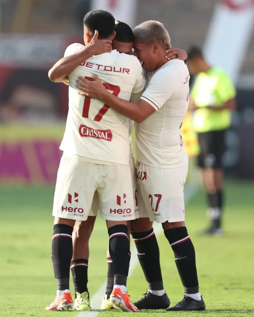 Nelson Cabanillas celebrando con Universitario de Deportes. (Foto: IMAGO).