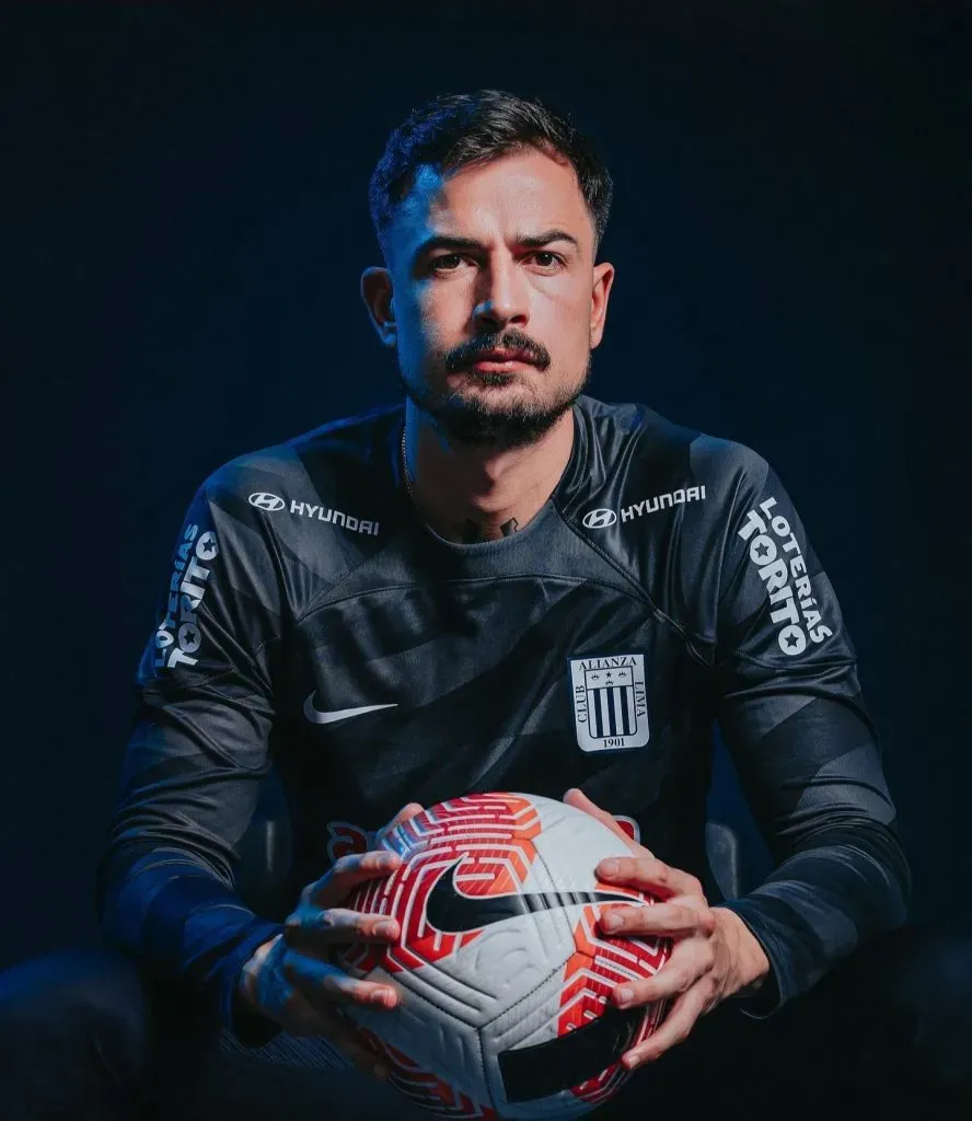 Guillermo Viscarra presentado. (Foto: Alianza Lima).