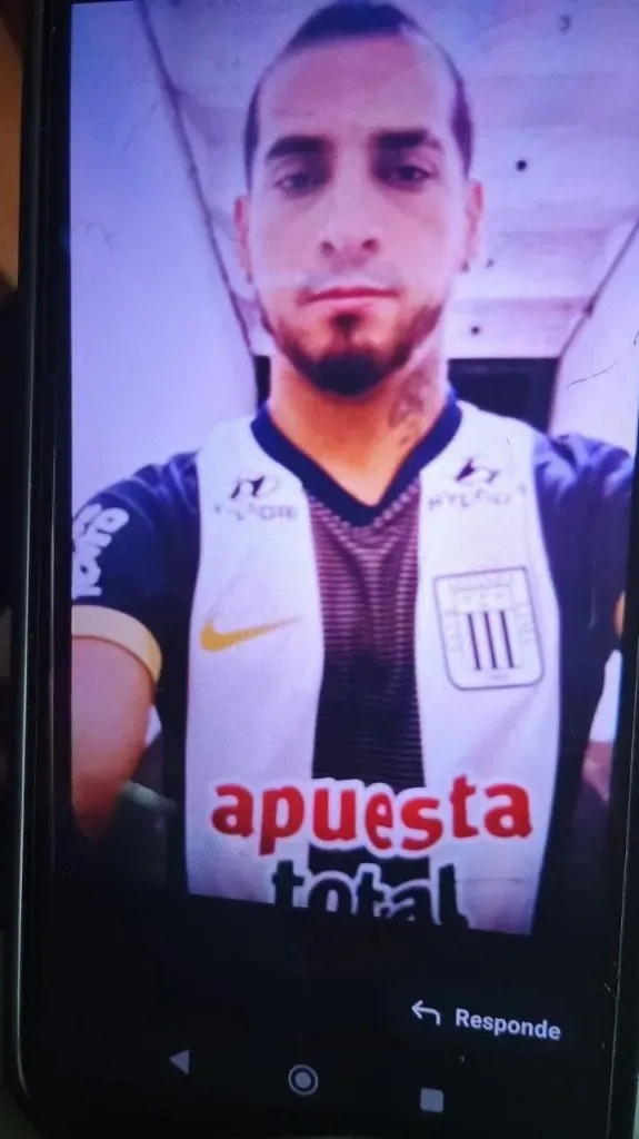 La imagen filtrada de Miguel Trauco con la camisea de Alianza Lima. (Foto: Twitter).