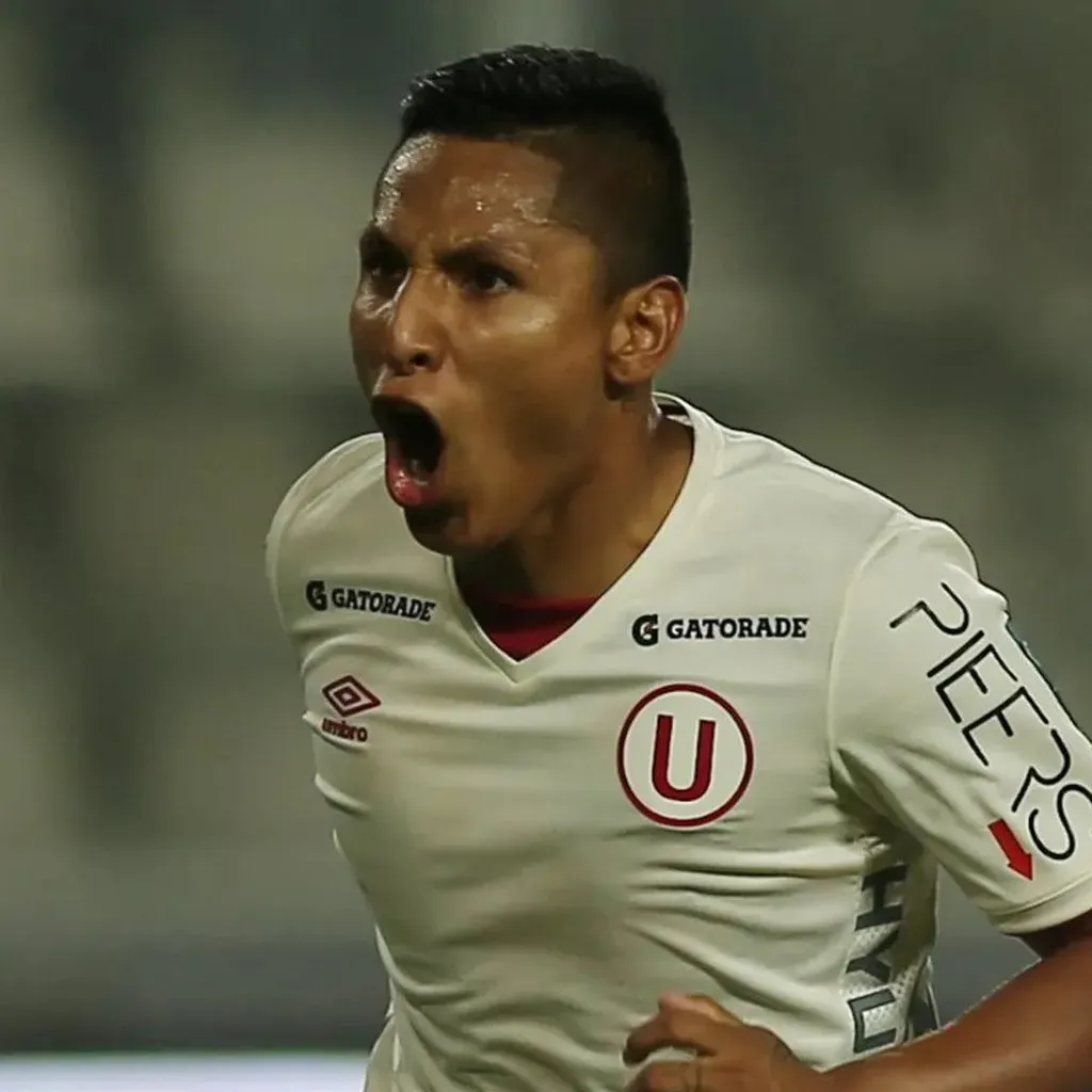 Raúl Ruidíaz cuando jugaba en Universitario de Deportes. (Foto: Twitter).