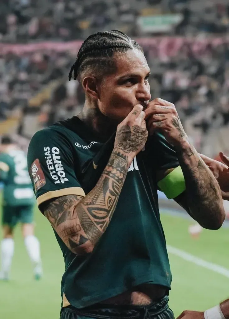 Paolo Guerrero celebrando un goi. (Foto: Tabatha Belén).