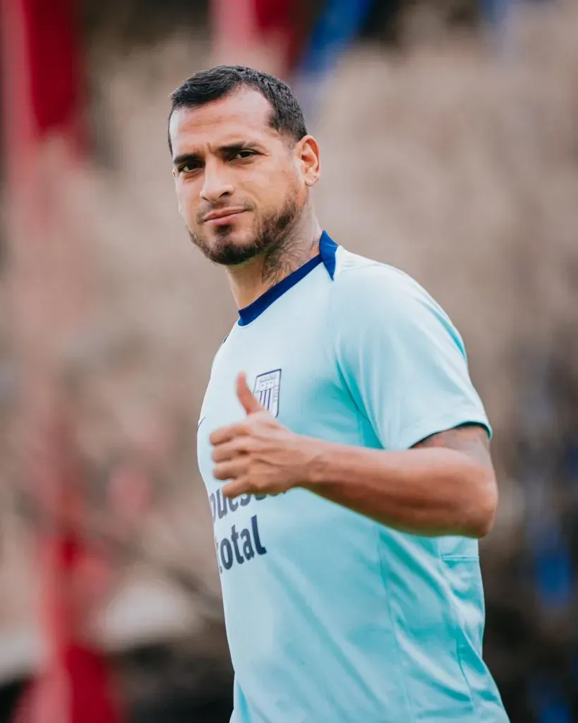 Miguel Trauco en Argentina. (Foto: Alianza Lima).