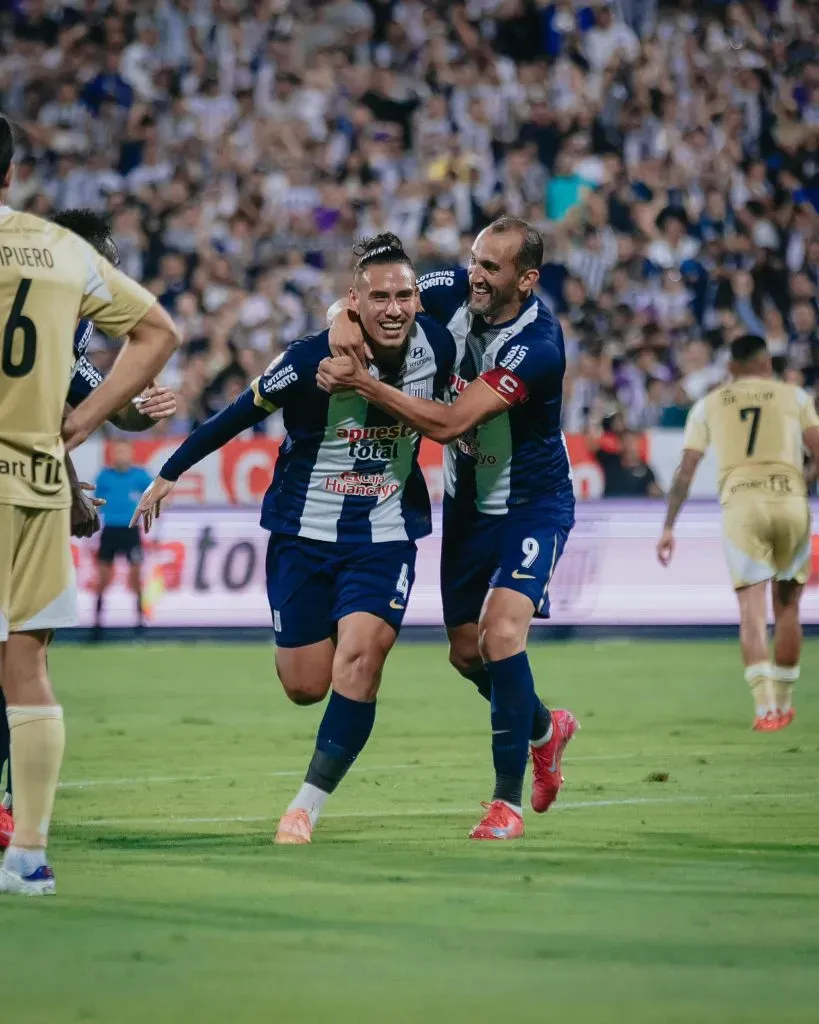 Erick Noriega celebrando un gol con Alianza Lima