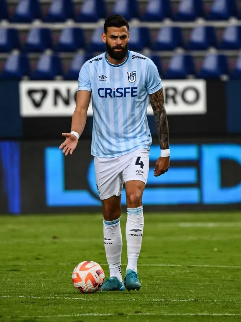 Jhon Chancellor jugando para la Universidad Católica. (Foto: Instagram jhonchancellor4)