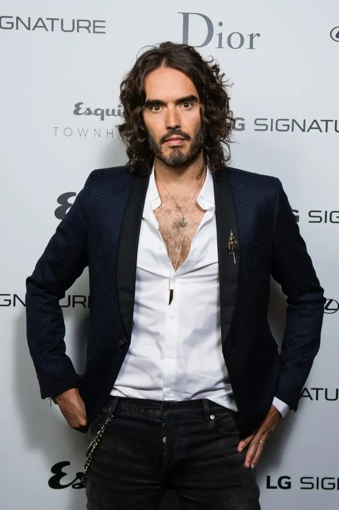 Foto tomada a Russell Brand en 2017, cuando acudía a un evento público. Imagen: Getty Images.