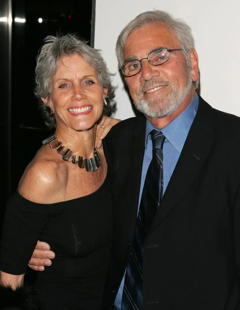 Shannon Wilcox y su pareja de toda la vida, el también actor Alex Rocco, en una foto de cuando asistieron a la premier de Find Me Guilty en 2006. Imagen: Getty Images.