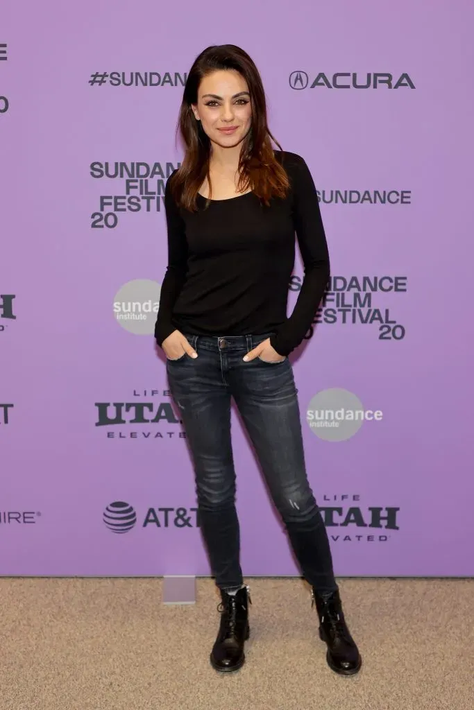 Mila Kunis, quien brinda una actuación excepcional en Cuatro días más, asiste al Festival de Cine de Sundance 2020 al estreno de la cinta, en el Eccles Center Theatre el 25 de enero de 2020 en Park City, Utah. Imagen: Getty Images.