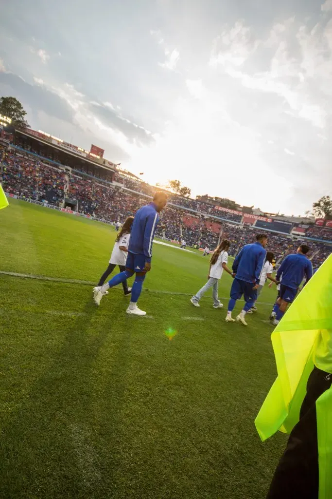 Entrada de los jugadores de Cruz Azul al campo (Orlando Rizo)