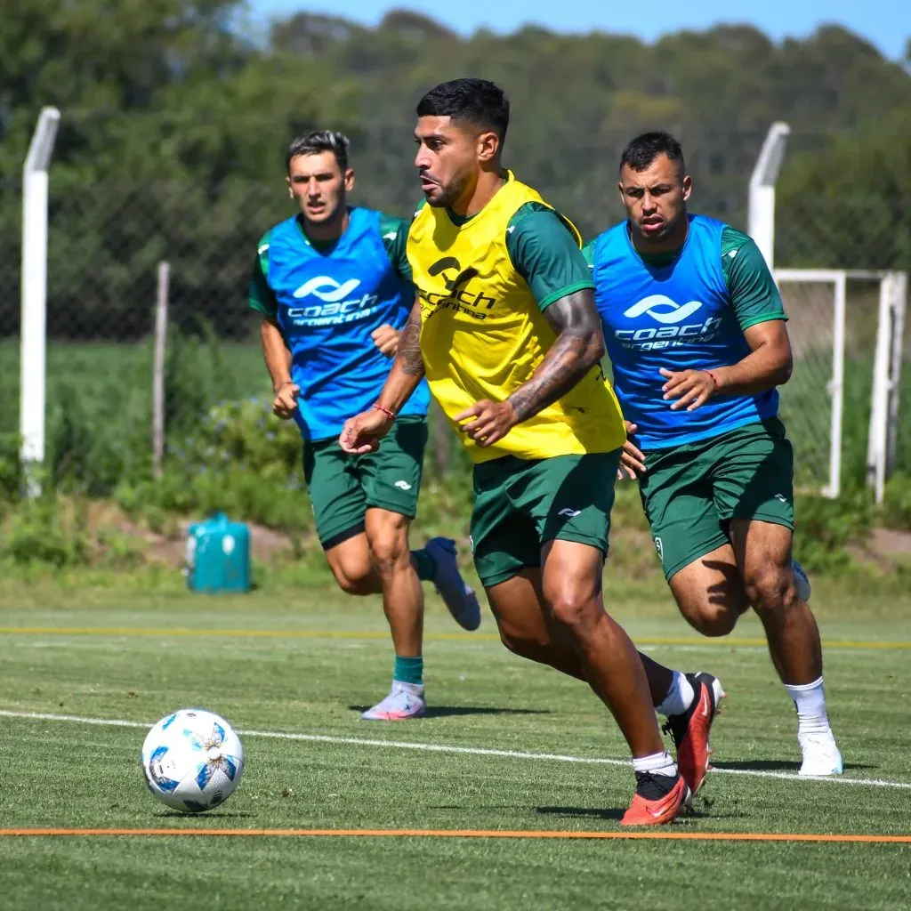 Iván Morales en los entrenamientos de Sarmiento. (Foto: @CASarmientoOf)