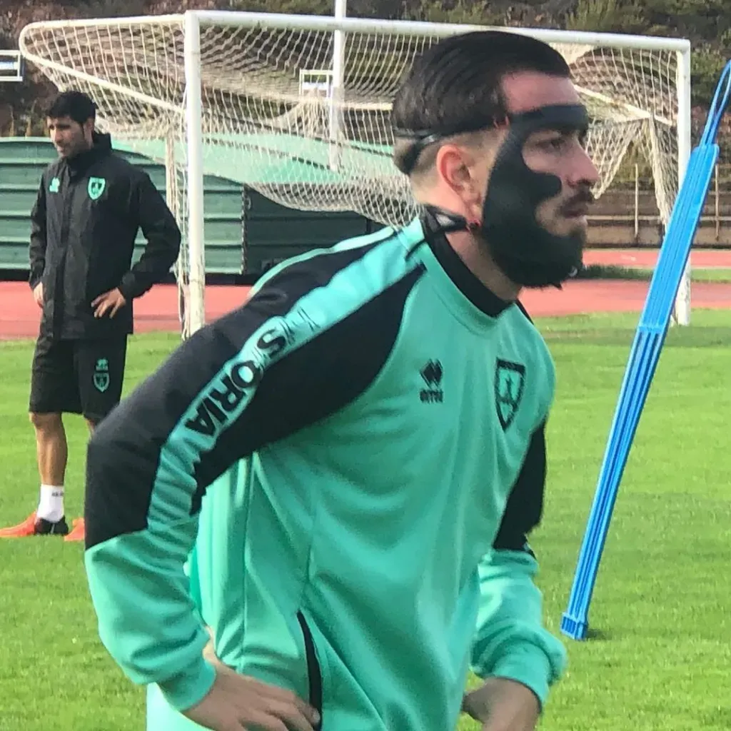Héctor Hernández del Numancia tras sufrir la misma lesión que Vicente Pizarro. 