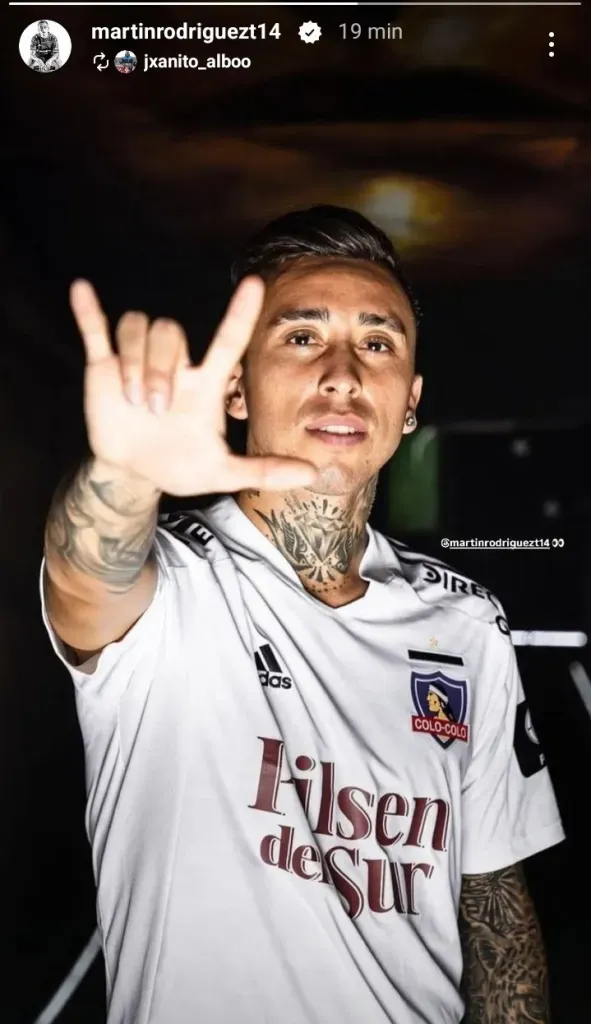 Martín Rodríguez compartió foto con la camiseta de Colo Colo en su cuenta de Instagram.