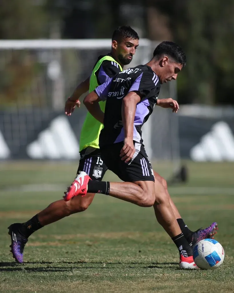 Salomón Rodríguez practicando con balón la jornada del martes | Foto: Colo Colo