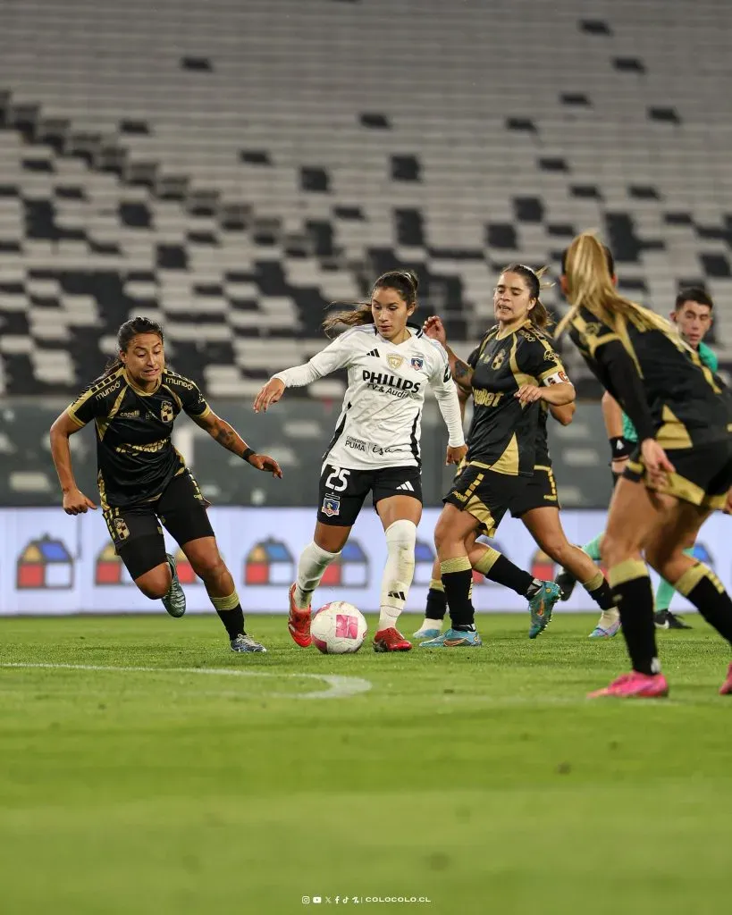 Anaís Álvarez en el partido con Coquimbo Unido. (Foto: @ColoColoFem)