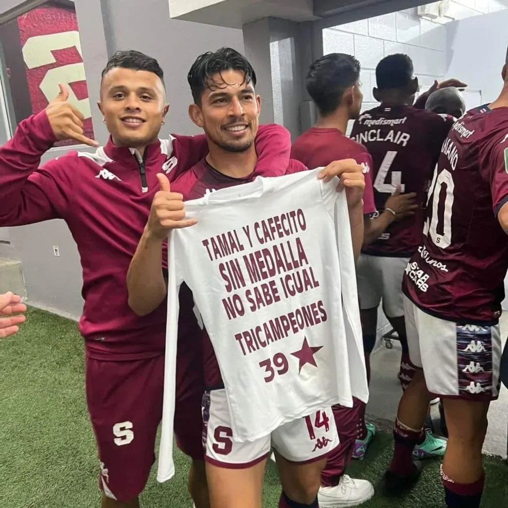 La dedicatoria de Ariel Rodríguez a Jafet Soto en los festejos del Saprissa.