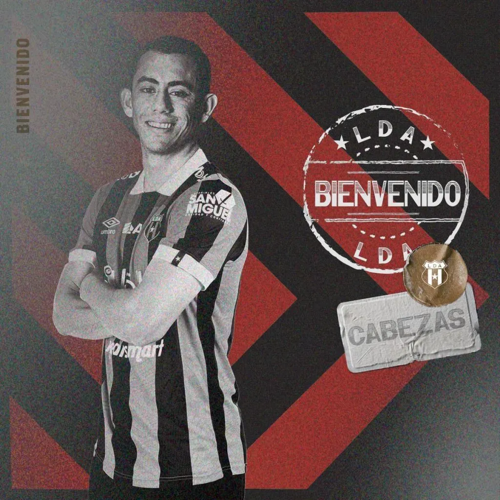 Kevin Cabezas es presentado como nuevo fichaje del Alajuelense.