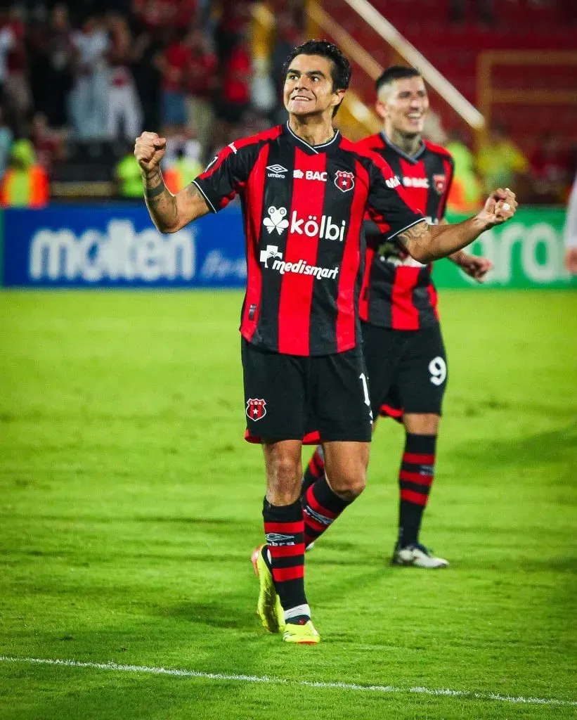 Diego Campos está prendido fuego (Alajuelense).