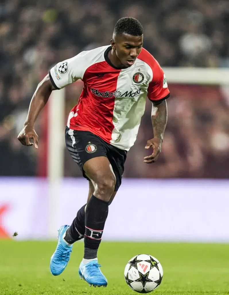 Jeyland Mitchell durante su debut en Feyenoord. (Foto: Feyenoord)