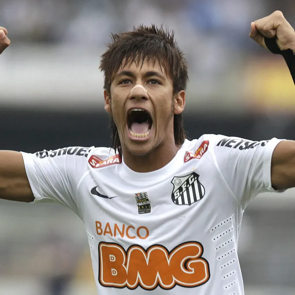 Neymar con la camiseta del Santos.