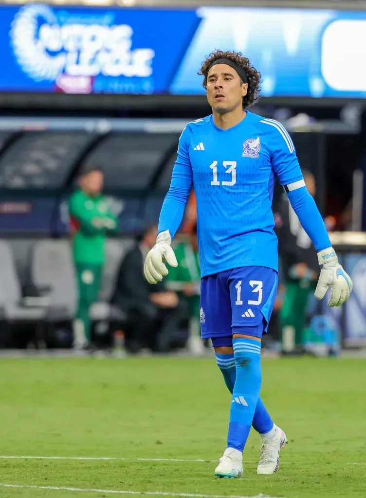 Guillermo Ochoa envió un sutil mensaje al ex técnico del Tri (Getty)