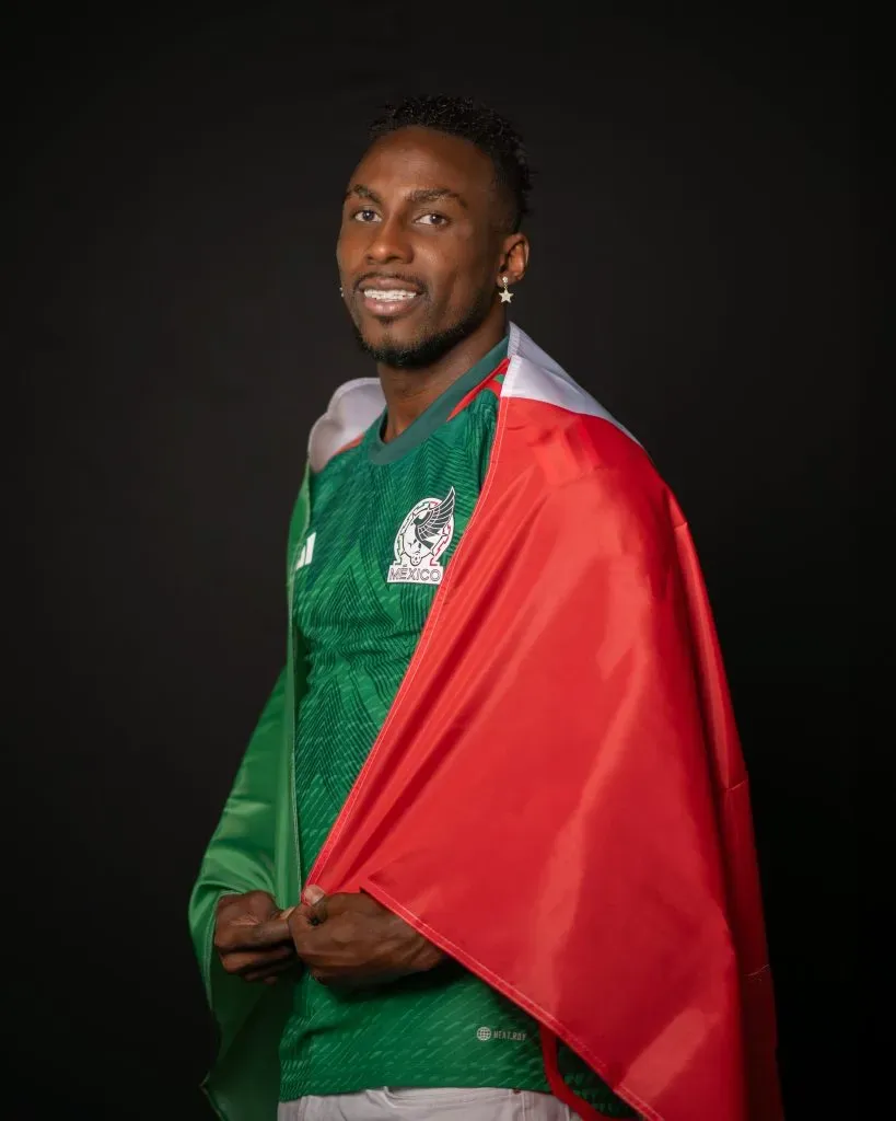 Julián Quiñones, listo para defender a México.  / @miseleccionmx