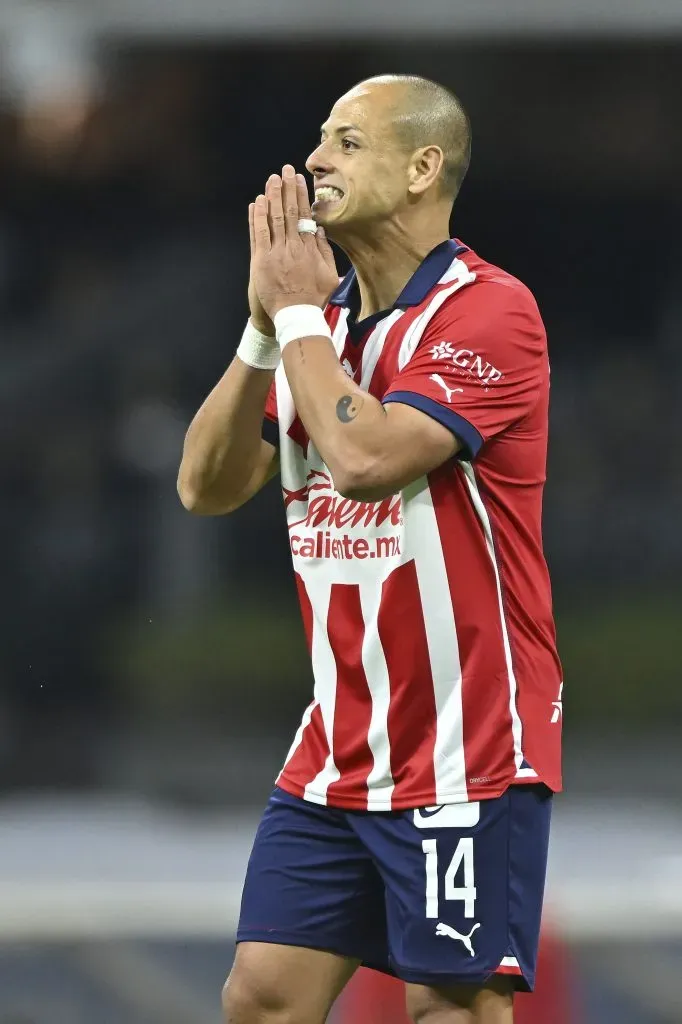 Chicharito Hernández le anulan su gol. Foto: Imago7