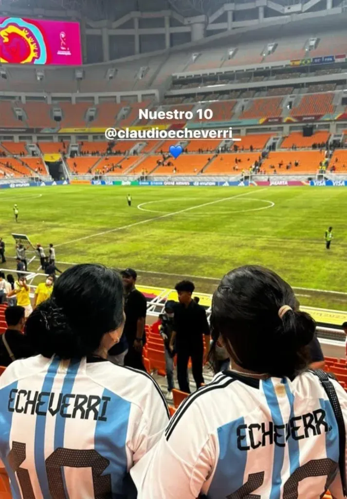 La hermana del Diablito Echeverri lo alentó junto con su made. (Foto: Instagram).